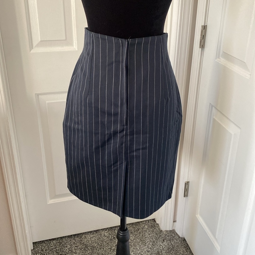 Dorothy Perkins Dark Navy Pinstripe Skirt. - Picture 9 of 11